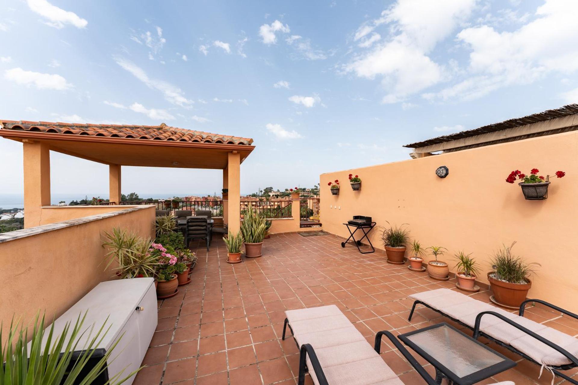 Duplex Penthouse With Terrace & Sea Views *
